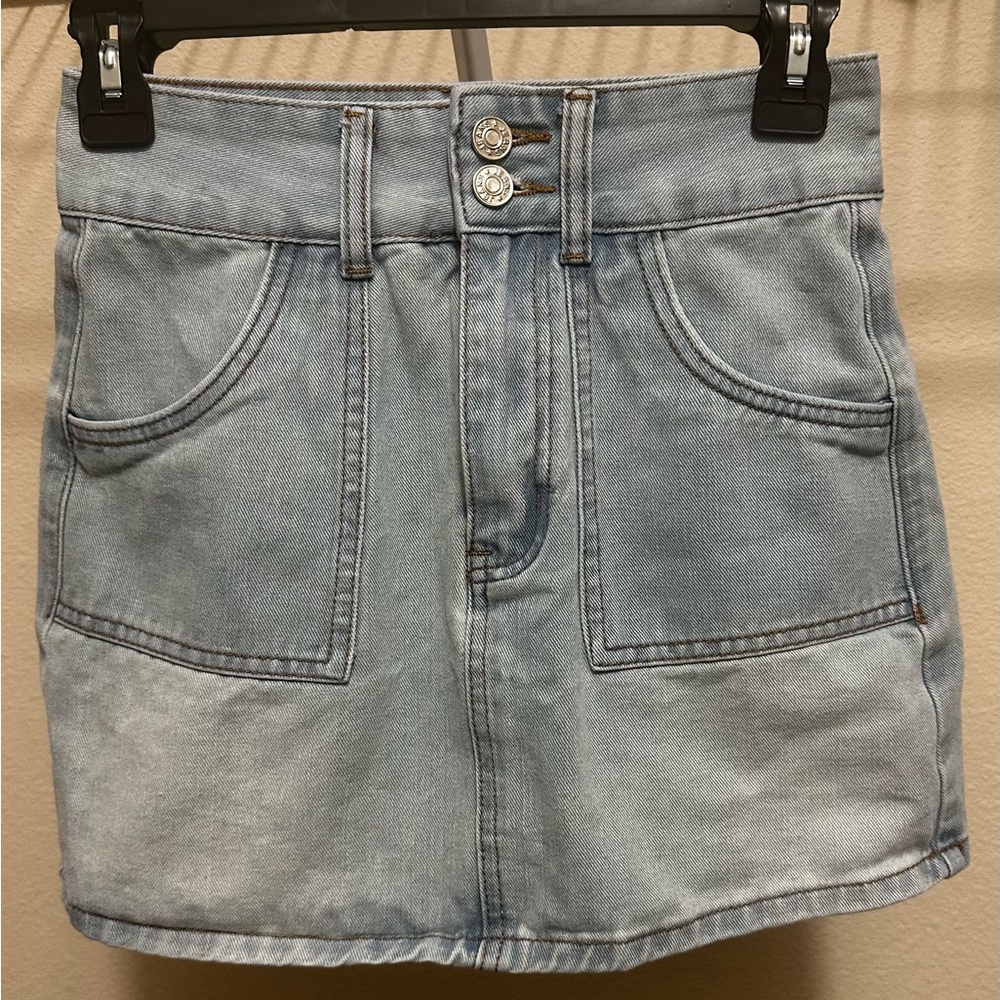 Romwe juniors Single Button Raw Hem Denim Skirt Light stone Wash Extra Small